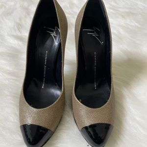 Gold and black Giuseppe stiletto pump size 36